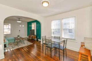 Downtown 2 BR Retreat Discounts for Longer stays - 8