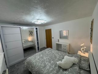 Modern Luxury Apartment - Moffat - 0