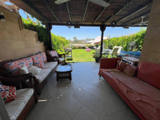 Spacious Lagoon-View gateway - 9