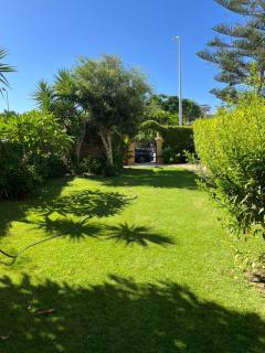 Spacious Lagoon-View gateway - 7