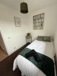 Modern 2BR Stay FREE WIFI FREE PARKING - Great Linford - 5