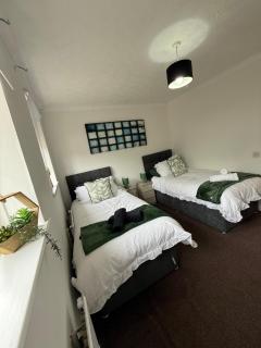 Modern 2BR Stay FREE WIFI FREE PARKING - Great Linford - 4