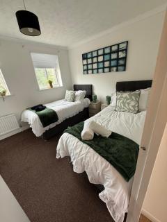 Modern 2BR Stay FREE WIFI FREE PARKING - Great Linford - 1