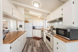 The Pink House - Dungeness Waterfront Home - 2