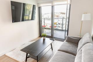 Scenic 2BR RiverView Suite in Downtown - 2