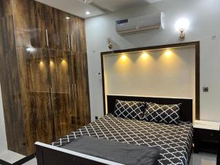 One furnished room available - Lahore - 0