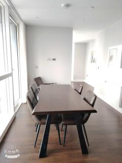 2 Bedroom flat by Isle of Dogs - 3