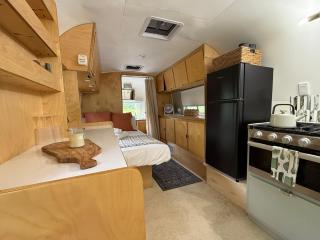 Boheme Retreats 1960s Vintage Camper Ella - Livingston Manor - 3