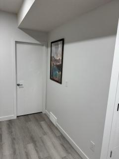 Cozy Inn new basemt wt sep entrance contains 1 bdrm and den for up to 4 guests - Airdrie - 6