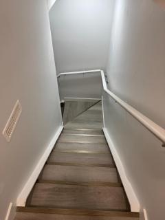 Cozy Inn new basemt wt sep entrance contains 1 bdrm and den for up to 4 guests - Airdrie - 4