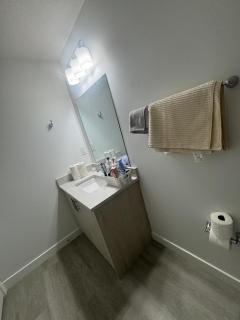 Cozy Inn new basemt wt sep entrance contains 1 bdrm and den for up to 4 guests - Airdrie - 3