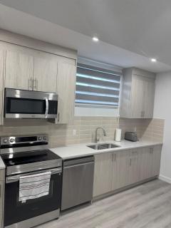Cozy Inn new basemt wt sep entrance contains 1 bdrm and den for up to 4 guests - Airdrie - 2