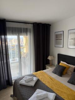 Oasis Cala Alta New Apartment 120qm free parking, pool, 2 bath, 3bdr, Wi-Fi, air-condit - Benidorm - 1