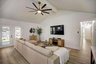 Custom Designer Home. Sleeps 9. Close to domain Q2 - Austin - 7