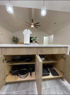 Custom Designer Home. Sleeps 9. Close to domain Q2 - Austin - 3