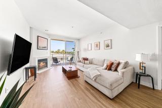 Stylish 2BR with Marina Views & Pool - 8