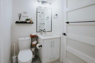 A Gentle Hideaway in the Urban Forest WEST END downtown Vancouver - 2