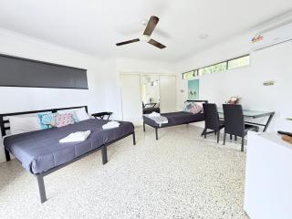 Emu Park Beach Motel - 6
