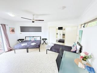 Emu Park Beach Motel - 3