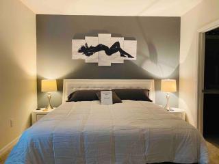 Tampa Modern Vacation Townhome - Riverview - 8