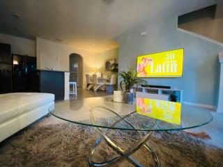 Tampa Modern Vacation Townhome - Riverview - 3