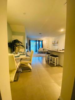 Tampa Modern Vacation Townhome - Riverview - 3