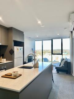 New & Rated Free Spa, Gym, Parking & More - Belconnen - 3
