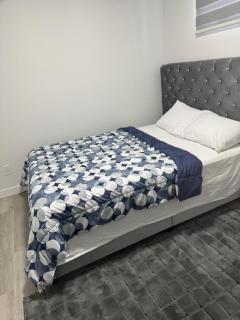 Cozy Inn new basemt wt sep entrance contains 1 bdrm and den for up to 4 guests - Airdrie - 5