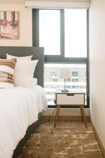 Modern 3BR 2BA Apt Gym and Parking Near Real Plaza, UP and Trendy Cafés - Lima - 4