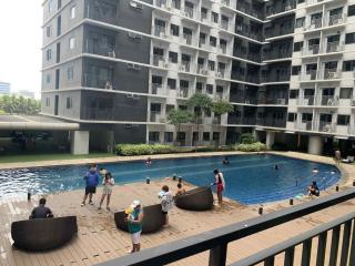 Minimalist Big 1BR Pool View MOA Airport - 3