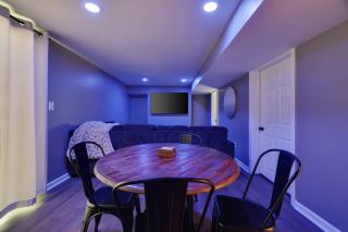 Modern River Chalet: Fire Pit | Hot Tub | Volleyball - East Stroudsburg - 7