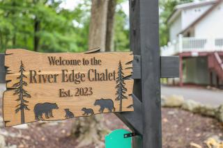 Modern River Chalet: Fire Pit | Hot Tub | Volleyball - East Stroudsburg - 5
