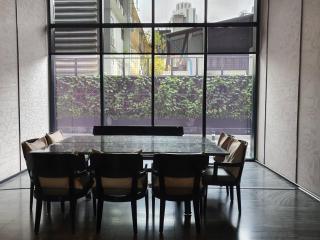 Soi Cowboy Terminal 21 one minute walk to BTS and MRT Coworking meeting room and desk and office chair - 5