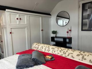The Victorian Loft - Sleeps 4 - Parking & WIFI Inc - Moffat - 9