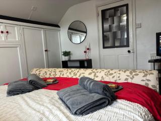 The Victorian Loft - Sleeps 4 - Parking & WIFI Inc - Moffat - 2