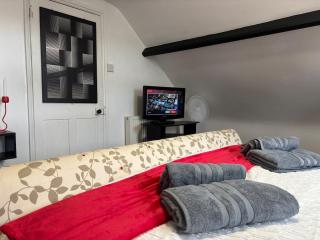 The Victorian Loft - Sleeps 4 - Parking & WIFI Inc - Moffat - 4