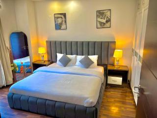 Sky Heights Residency-Premium Stays Facing Centaurus Mall - Islamabad - 3