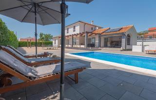 Awesome Home In Sibenik With Wifi - Šibenik (Sebenico) - 2