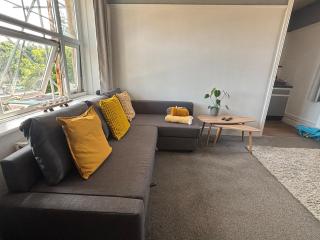 2 Bed Apartment - Sleeps 6 - Free WiFi & Parking - 6