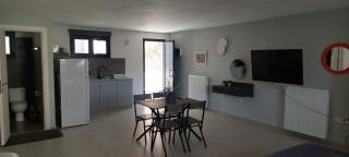 Ground-Floor Studio Apartment - Neos Marmaras - 5