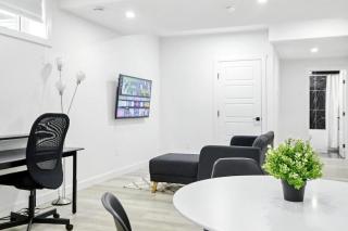 Cozy 2 bed Basement in SW Calgary Close to Banff, Spruce Meadows - Calgary - 9