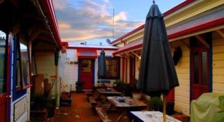Stables Lodge Backpackers - Napier - 3