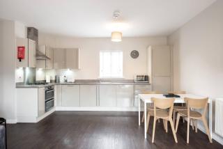 Two Bed Coach House - Fast WiFi - Super-king Bed - Colchester - 2