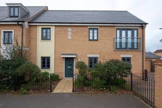Two Bed Coach House - Fast WiFi - Super-king Bed - Colchester - 1