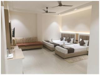 VARANASI HOTEL R-U-D-R-A-M NEAR KASHI VISHWANATH TEMPLE AND GANGA GHAT - Fully Air Conditioned Rooms - #Wifi #Lift #Parking Available - A Premium Hotel In VARANASI - 2