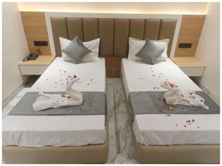 VARANASI HOTEL R-U-D-R-A-M NEAR KASHI VISHWANATH TEMPLE AND GANGA GHAT - Fully Air Conditioned Rooms - #Wifi #Lift #Parking Available - A Premium Hotel In VARANASI - 4