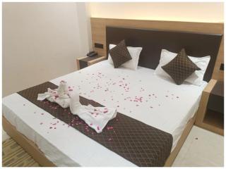 VARANASI HOTEL R-U-D-R-A-M NEAR KASHI VISHWANATH TEMPLE AND GANGA GHAT - Fully Air Conditioned Rooms - #Wifi #Lift #Parking Available - A Premium Hotel In VARANASI - 8