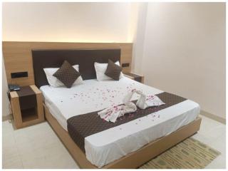 VARANASI HOTEL R-U-D-R-A-M NEAR KASHI VISHWANATH TEMPLE AND GANGA GHAT - Fully Air Conditioned Rooms - #Wifi #Lift #Parking Available - A Premium Hotel In VARANASI - 9