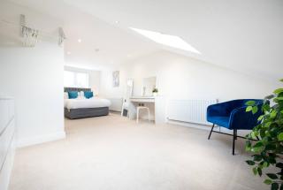 Romford - Balcony - Outdoor Space - Parking Space - Romford - 2