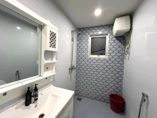 2 Bed Luxury Spacious Apartment - 3